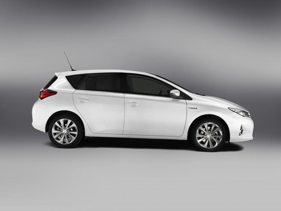  Toyota Auris Hybrid 2012 года  (фото 9 из 12)
